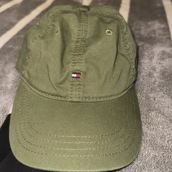 Tommy Hilfiger hat - Picture 1 of 3